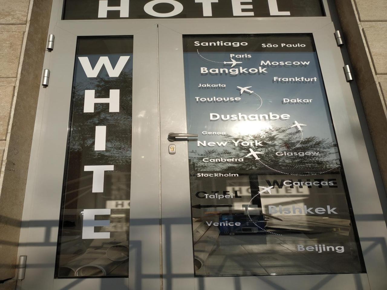 White Hotel & Hostel Bichkek Extérieur photo