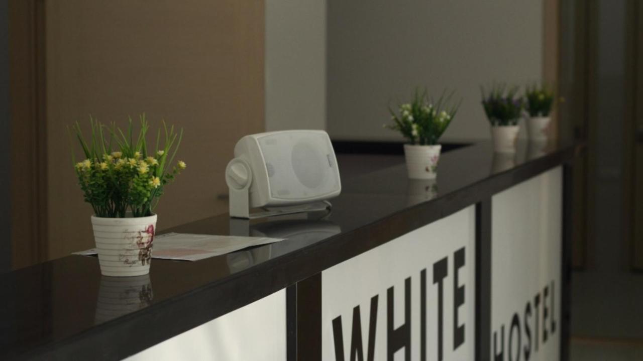 White Hotel & Hostel Bichkek Extérieur photo