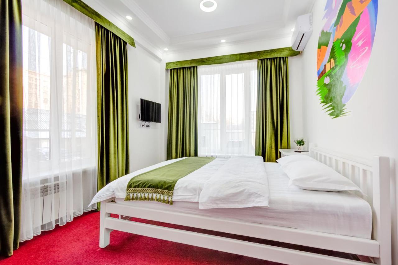 White Hotel & Hostel Bichkek Extérieur photo